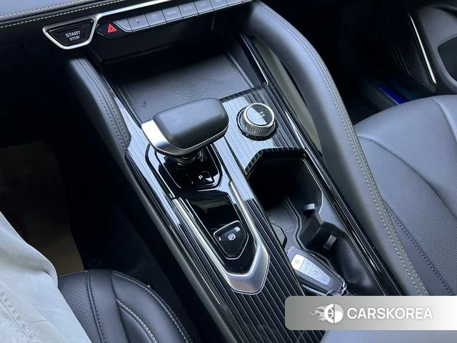 Geely Automobile Xingyue L 2025 Серебристо-серый из Китая