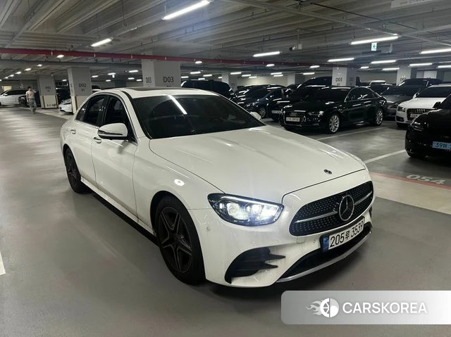 Mercedes-Benz E-Class W213 2023 Белый из Кореи