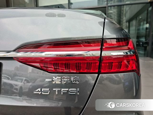 Audi A6L 2023 Темно-серый из Китая