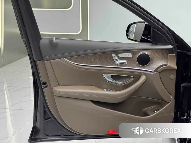 Mercedes-Benz E-class 2022 Черный из Китая