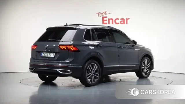 Volkswagen Tiguan second Generation 2022 Серый из Кореи