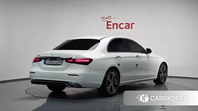 Mercedes-Benz E-Class W213 2021 Белый из Кореи