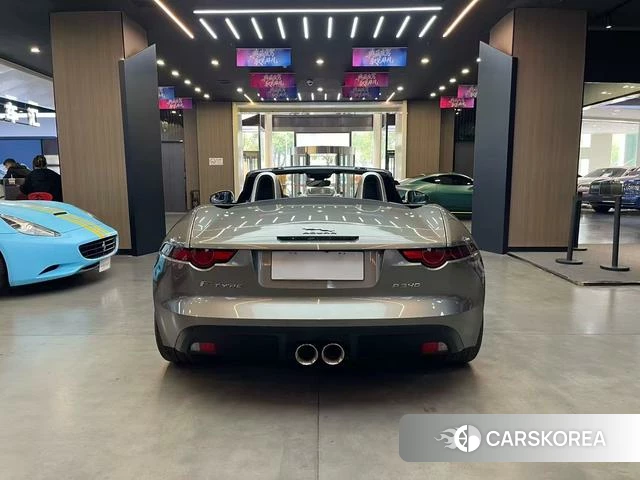 Jaguar F-TYPE 2018 Серебристо-серый из Китая