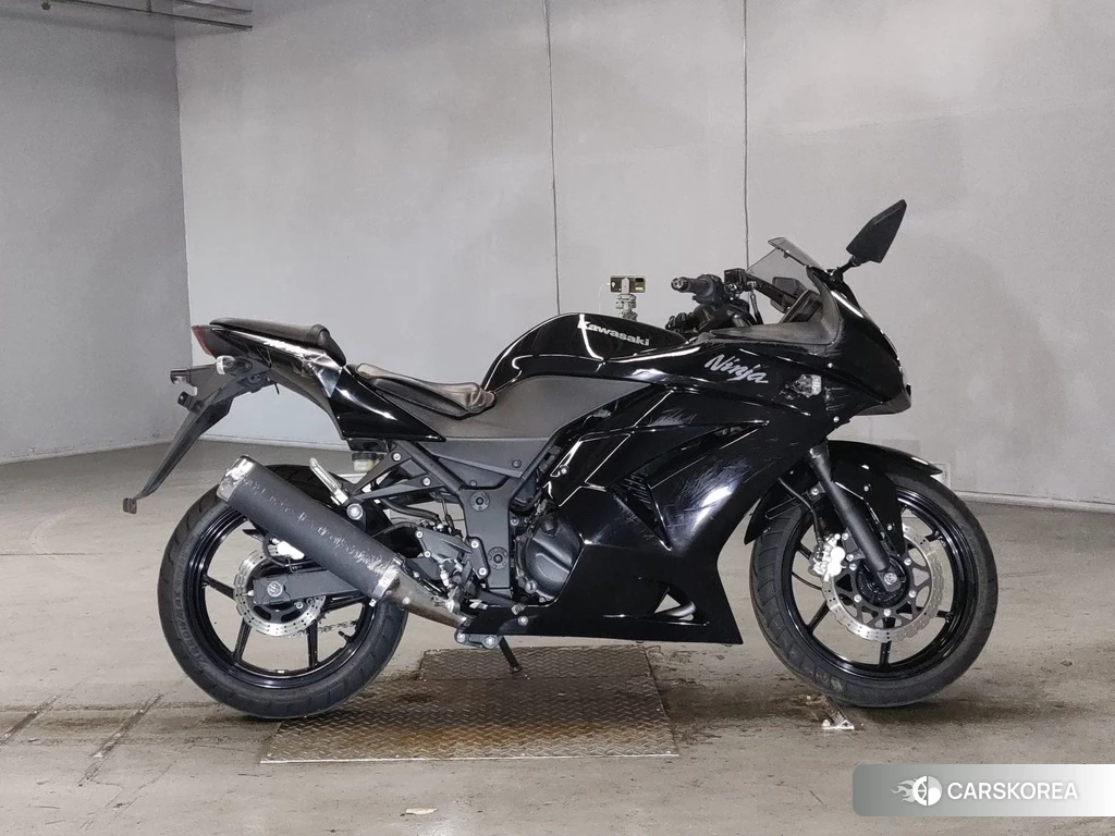 Проданный Kawasaki NINJA 250R 2011 из Японии, фото 2