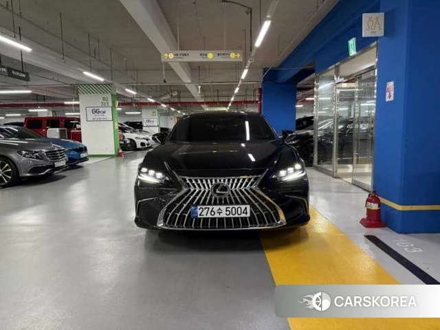 Lexus ES300h 7th generation 2025 Черный из Кореи