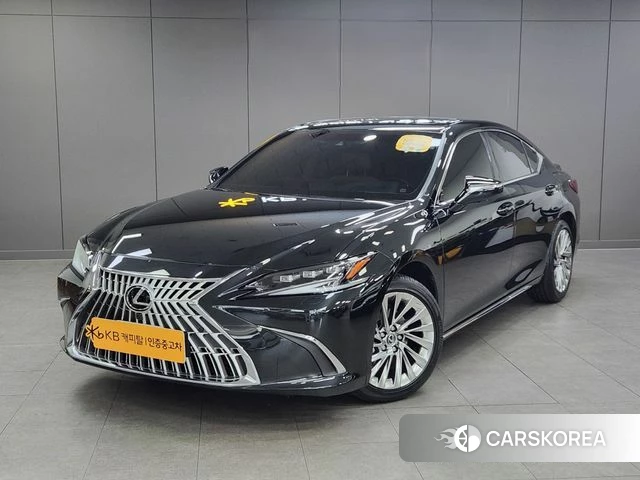 Lexus ES300h 7th generation 2025 Черный из Кореи