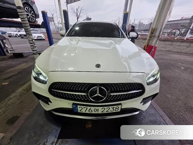 Mercedes-Benz E-Class W213 2021 Белый из Кореи