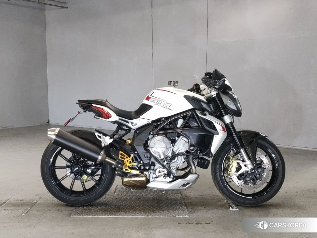 Проданный MV AGUSTA BRUTALE DRAGSTER 800 id 4163872 из Японии
