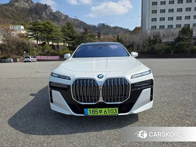 BMW 7 Series (G70) 2025 Белый из Кореи