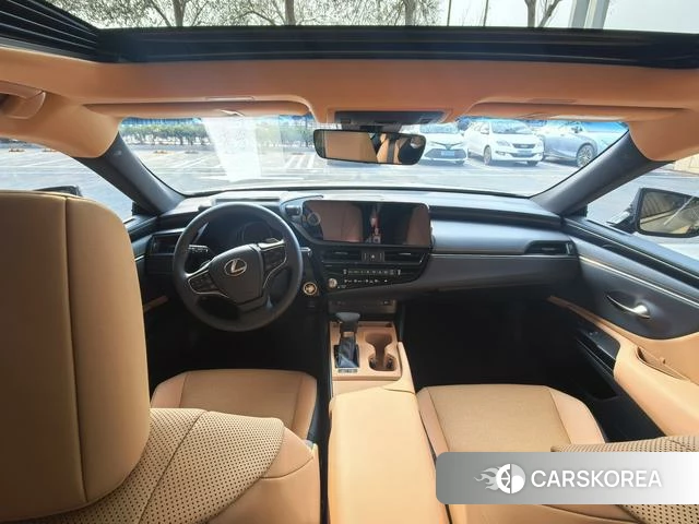 Lexus ES 2024 Серебристо-серый из Китая