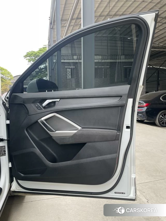 Audi Q3 2023 Белый из Китая