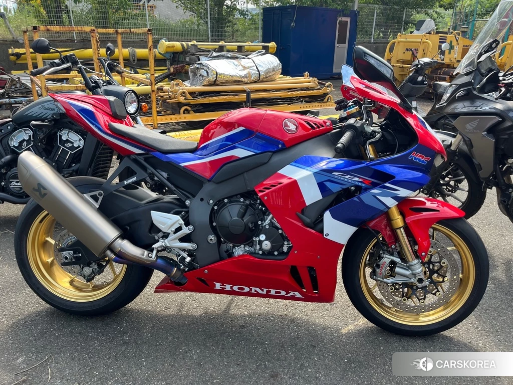 Проданный Honda CBR1000RR-R FIREBLADE SP 2023 из Японии, фото 2
