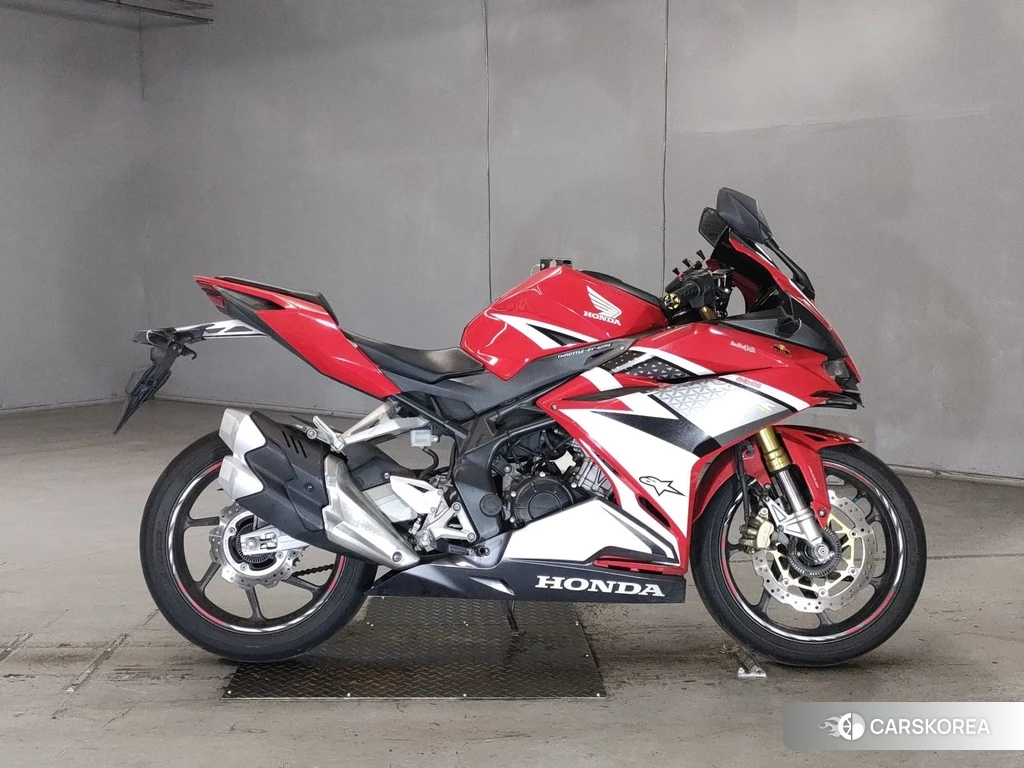 Проданный Honda CBR250RR 2017 из Японии