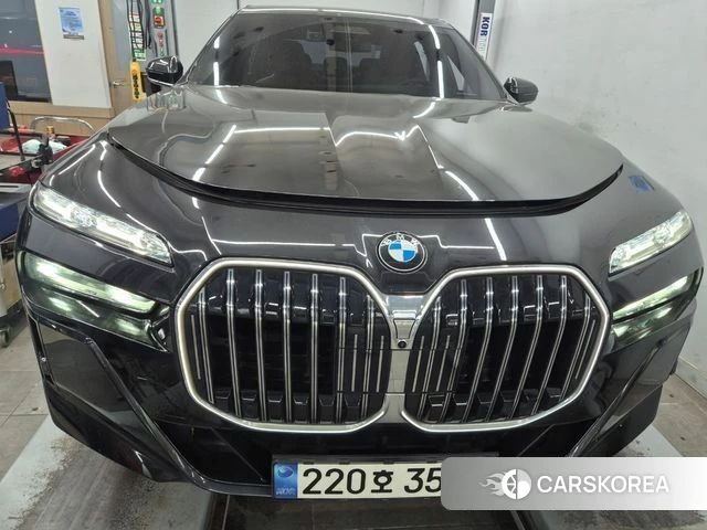 BMW 7 Series (G70) 2023 Черный из Кореи