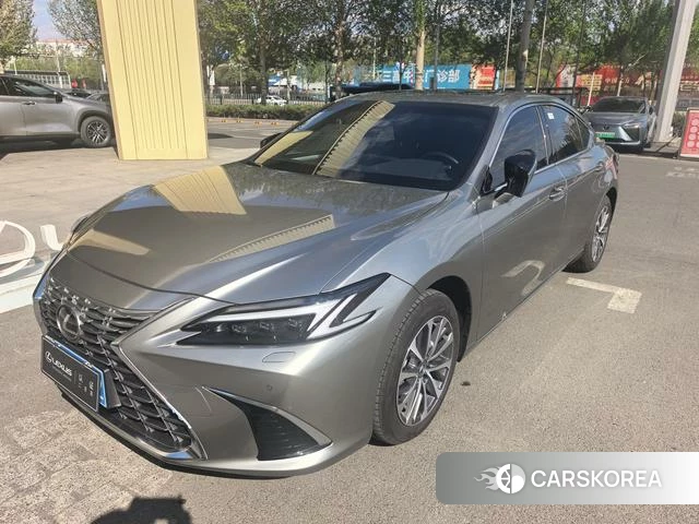 Lexus ES 2025 Серебристо-серый из Китая