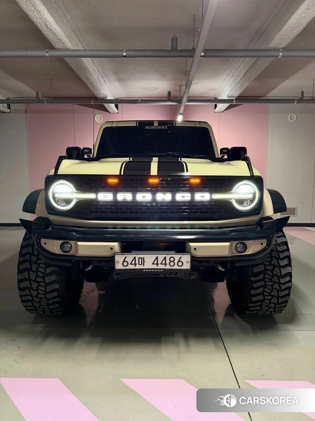Ford Bronco 6th Generation 2022 Оранжевый из Кореи