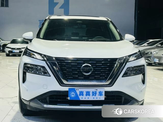 Nissan Qijun 2023 Белый из Китая