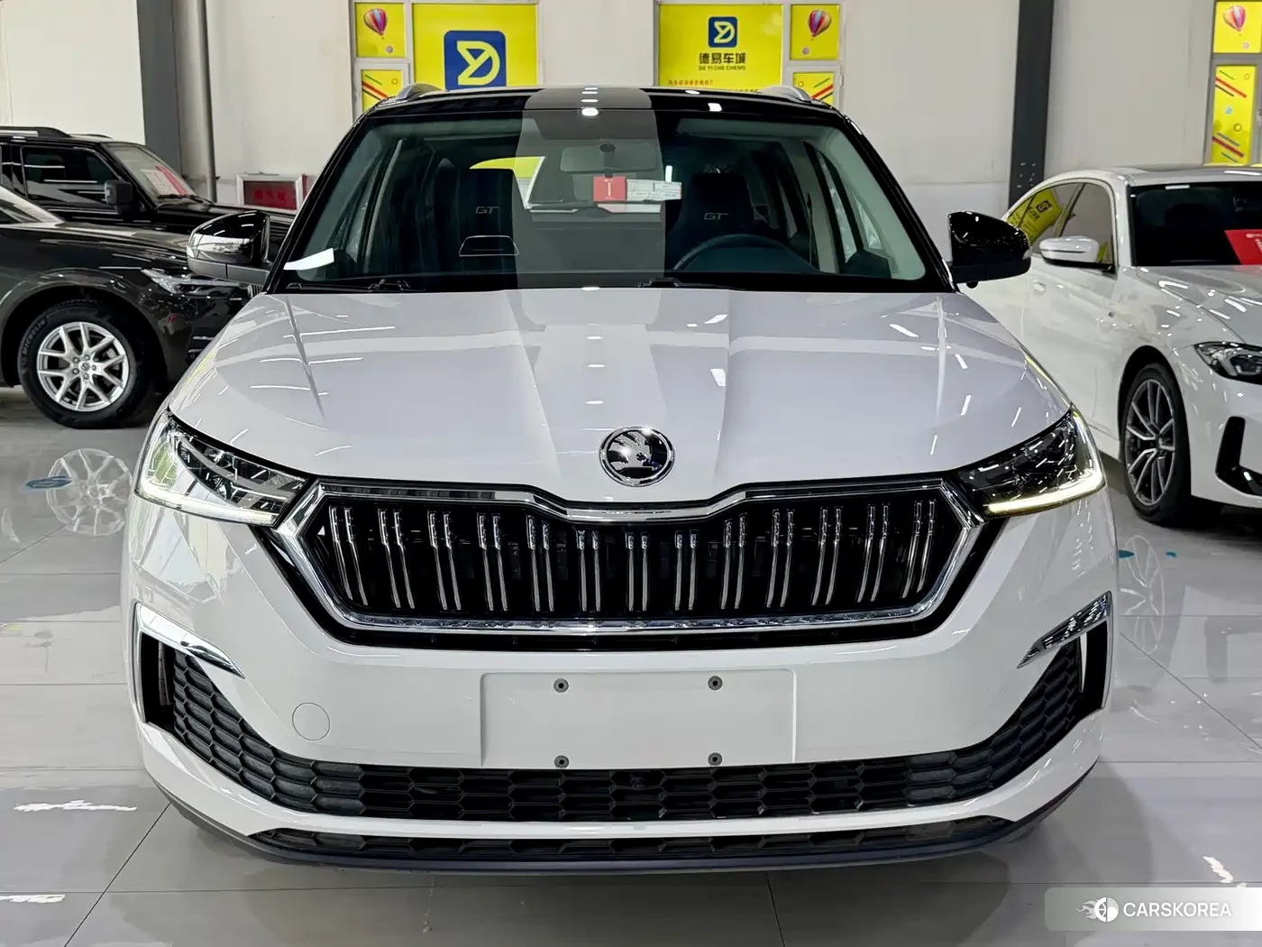 Skoda Komick 2023 Белый из Китая
