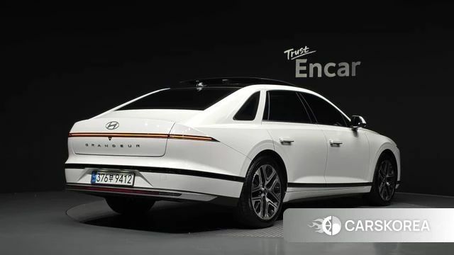 Hyundai Grandeur (GN7) 2023 Белый из Кореи