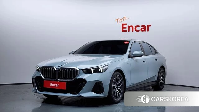 BMW 5 Series (G60) 2025 Светло-серебряный цвет из Кореи