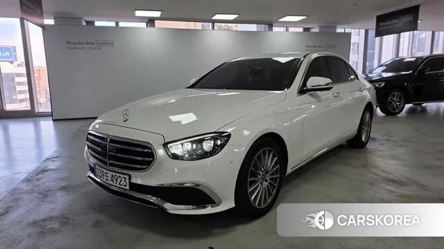 Mercedes-Benz E-Class W213 2023 Белый из Кореи