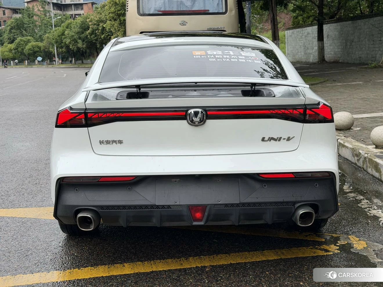 Chang'an UNI-V 2024 Белый из Китая