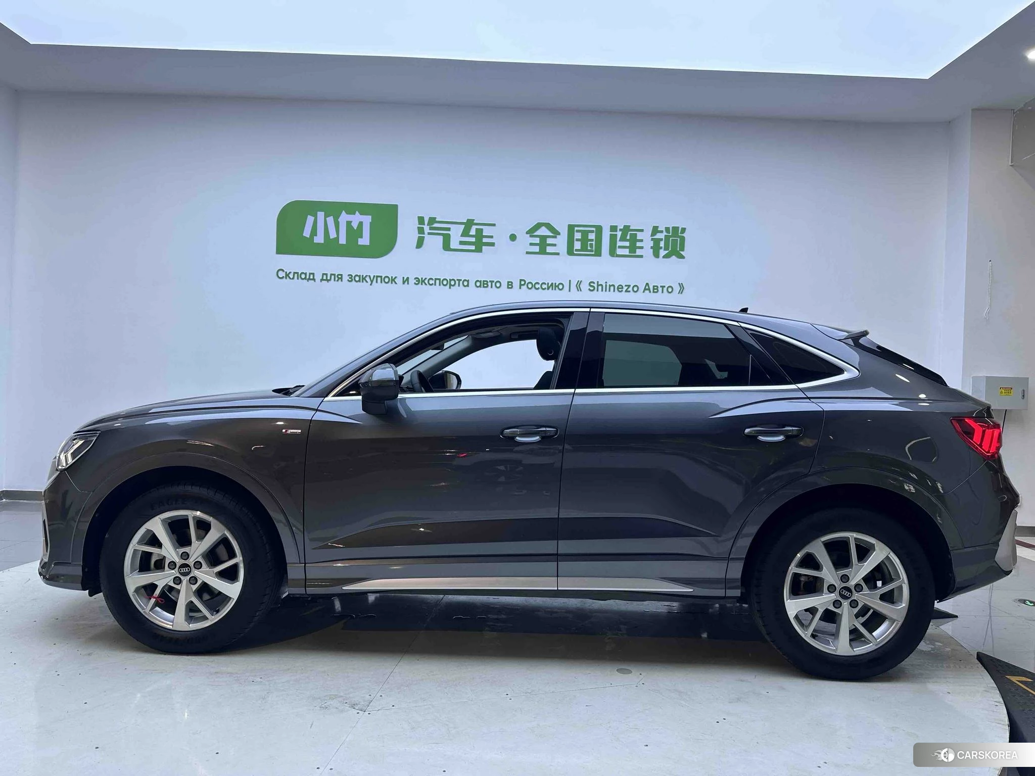 Audi Q3 Sportback 2020 Темно-серый из Китая