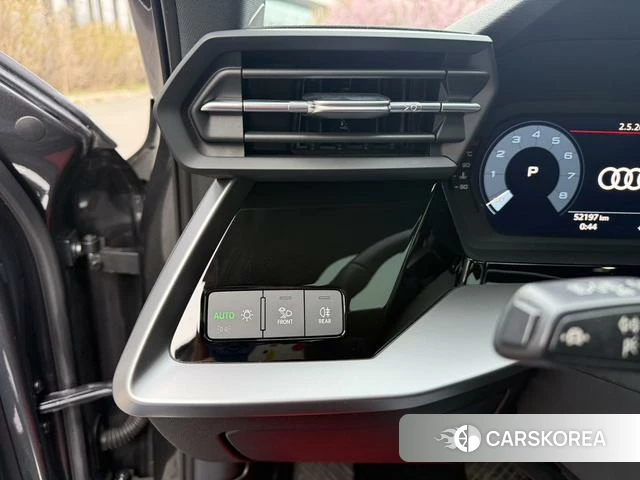 Audi A3 2023 Темно-серый из Китая
