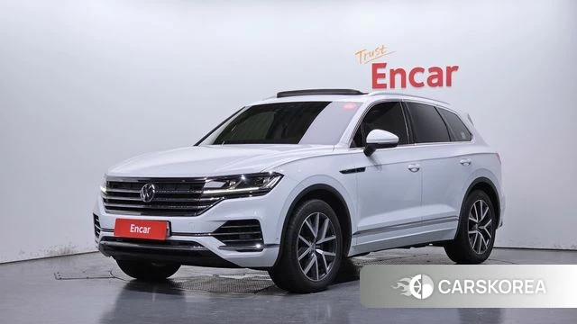Volkswagen Touareg 3rd generation 2020 Белый из Кореи