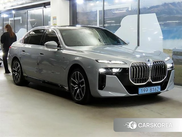 BMW i7 (G70) 2023 Цвет галактики из Кореи