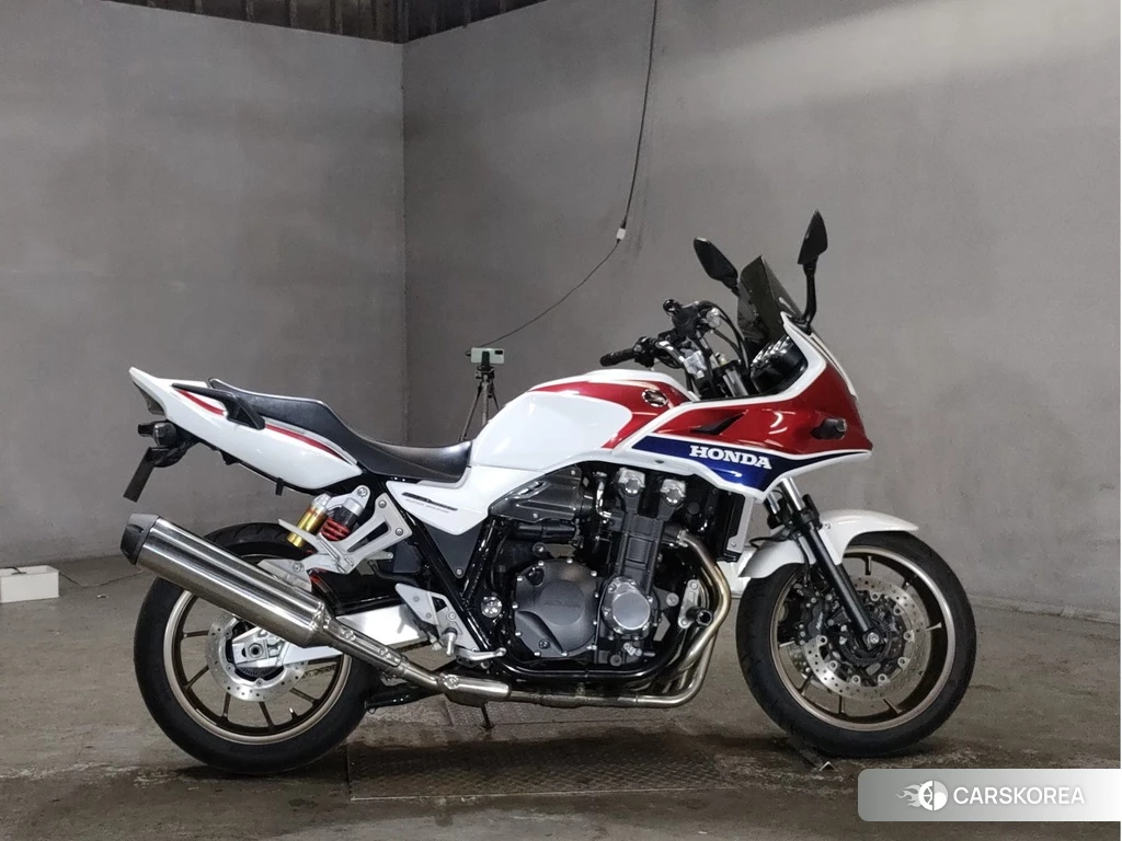 Проданный Honda CB1300SF BOLDOR 2014 из Японии, фото 2
