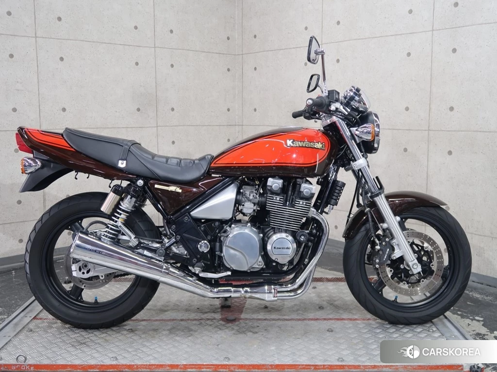 Проданный Kawasaki ZEPHYR 400 2012 из Японии