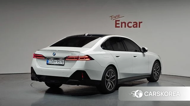 BMW 5 Series (G60) 2025 Белый из Кореи