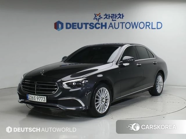 Mercedes-Benz E-Class W213 2023 Серый из Кореи