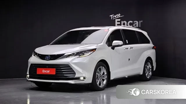 Toyota Sienna 4th Generation 2022 Белый из Кореи