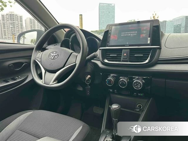 Toyota Vios 2021 Серебристо-серый из Китая