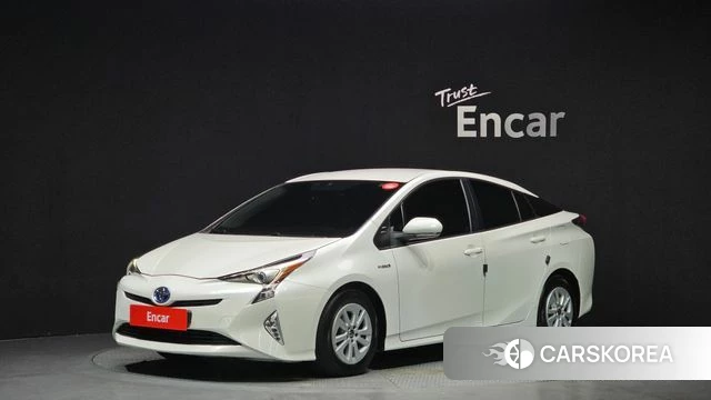 Toyota Prius 4th Generation 2018 Белый из Кореи
