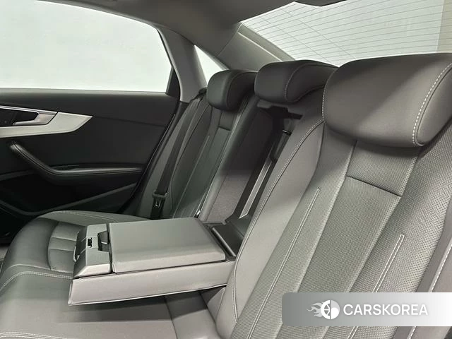 Audi A4L 2021 Белый из Китая