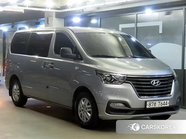 Hyundai The New Grand Starex 2018 Серебристо-серый из Кореи