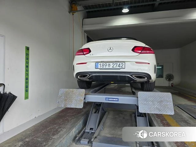 Mercedes-Benz C-Class W205 2023 Белый из Кореи
