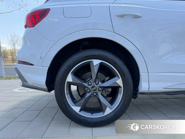 Audi Q3 2023 Белый из Китая