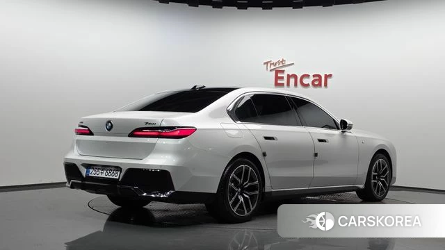 BMW 7 Series (G70) 2024 Белый из Кореи