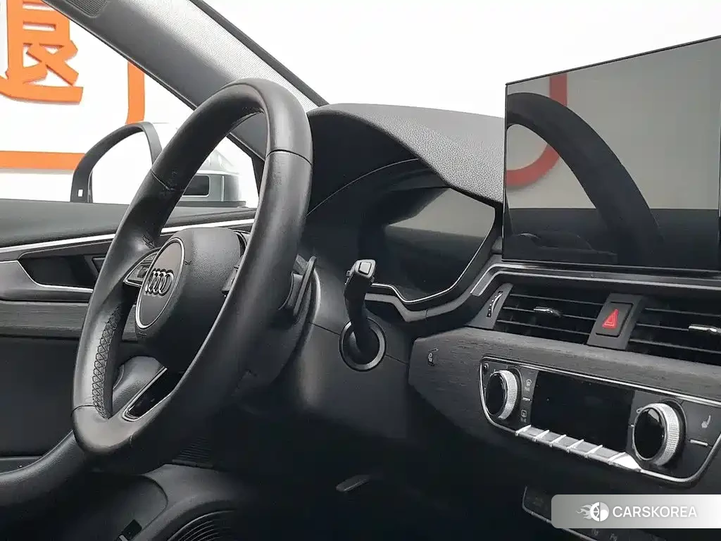 Audi A4L 2022 Silver/gray из Китая