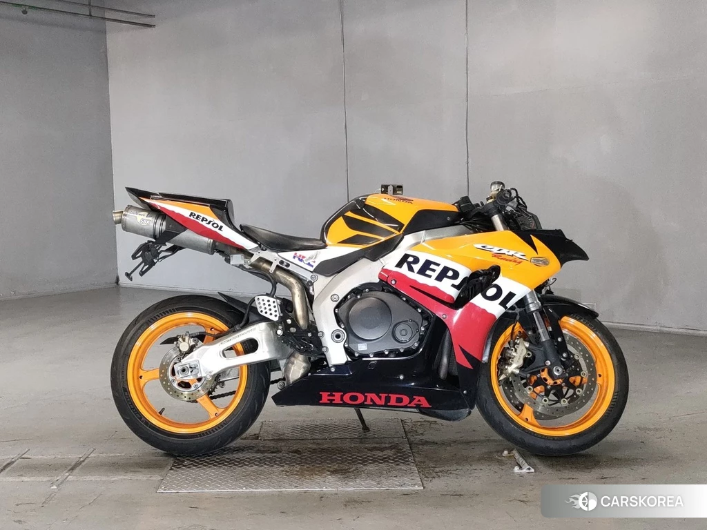 Проданный Honda CBR1000RR 2010 из Японии, фото 2