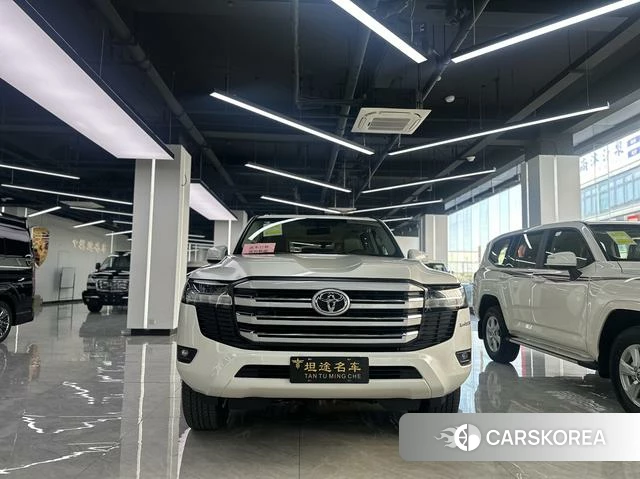 Toyota Land Cruiser (imported) 2024 Белый из Китая
