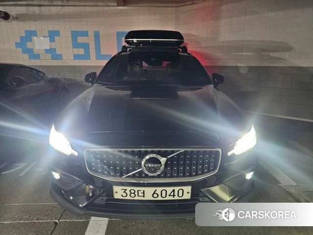 Volvo V60 Cross-Country 2nd Generation 2019 Черный из Кореи