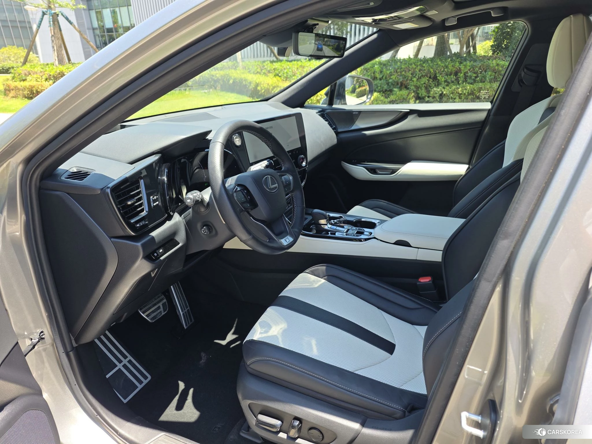 Lexus NX 2021 Серебристо-серый из Китая