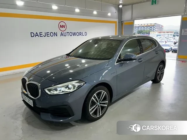 BMW 1 Series (F40) 2021 Серебристо-серый из Кореи