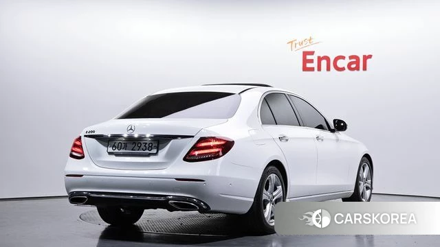 Mercedes-Benz E-Class W213 2018 Белый из Кореи