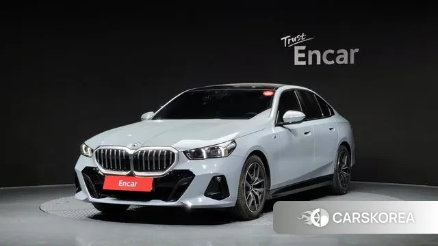 BMW 5 Series (G60) 2025 Серебристо-серый из Кореи